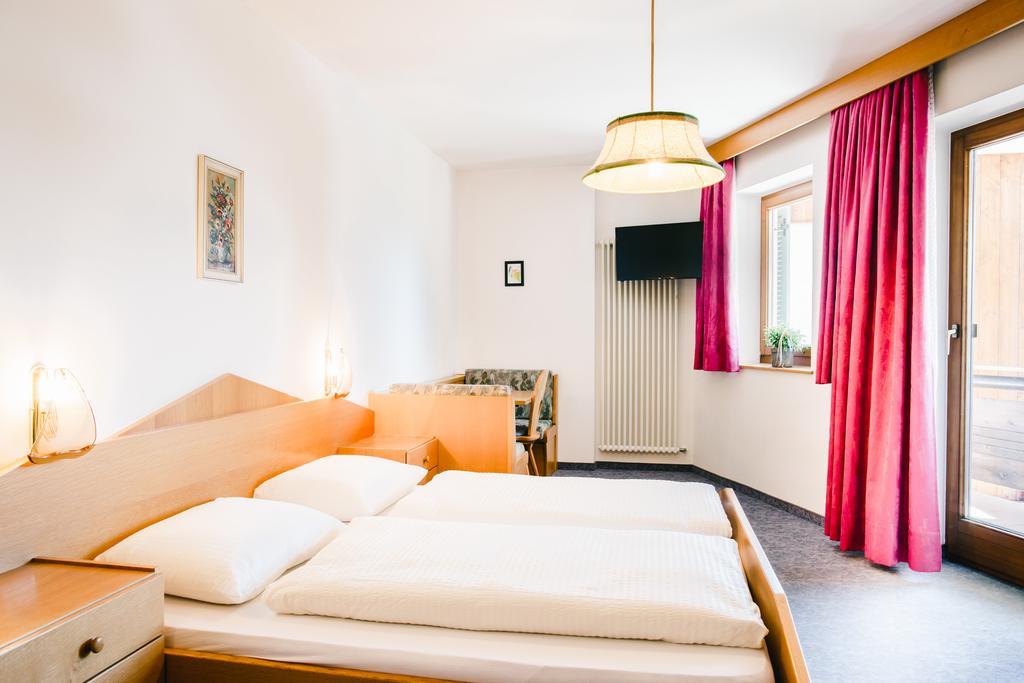 Gasthof Hotel Woehrmaurer ヴェルトゥルノ エクステリア 写真